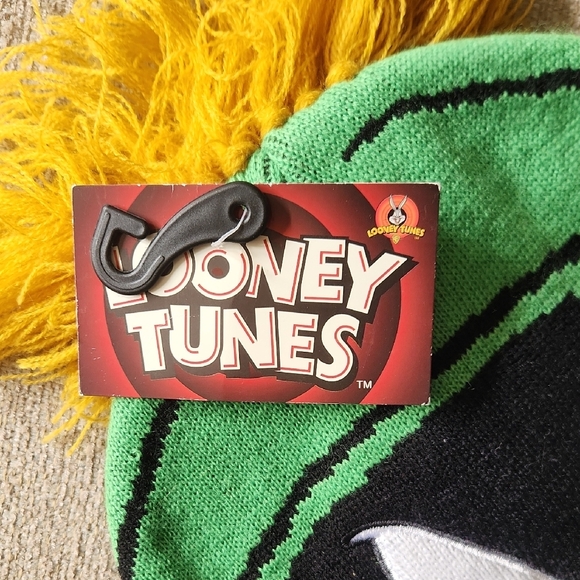 Looney Tunes Green and Black Knit Hat - Picture 6 of 6